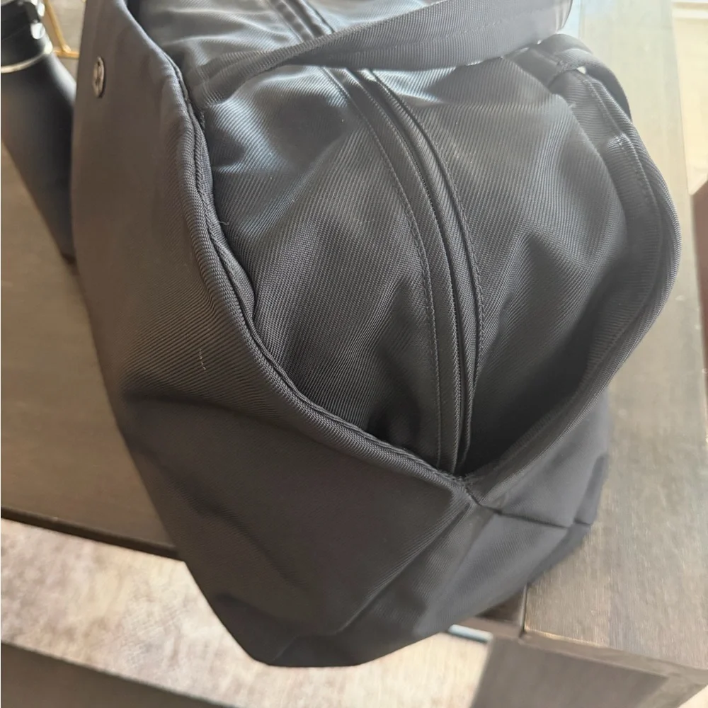 Lululemon Athletica Black city essentials Duffel Bag and water bottle